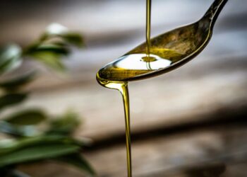 Olio rovesciato, come rimediare